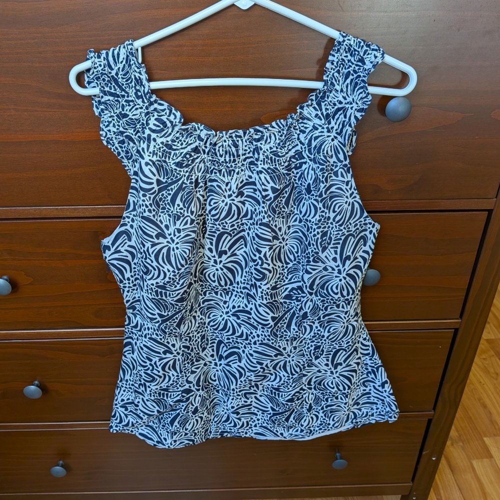 Vineyard Vines Floral Top Navy And White Fully Lined Sz M